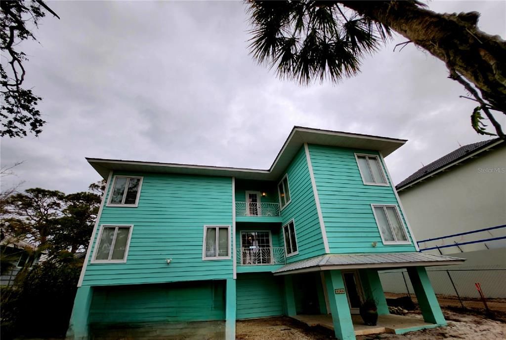 最近售出: $4,000,000 (6 贝兹, 6 浴室, 6468 平方英尺)