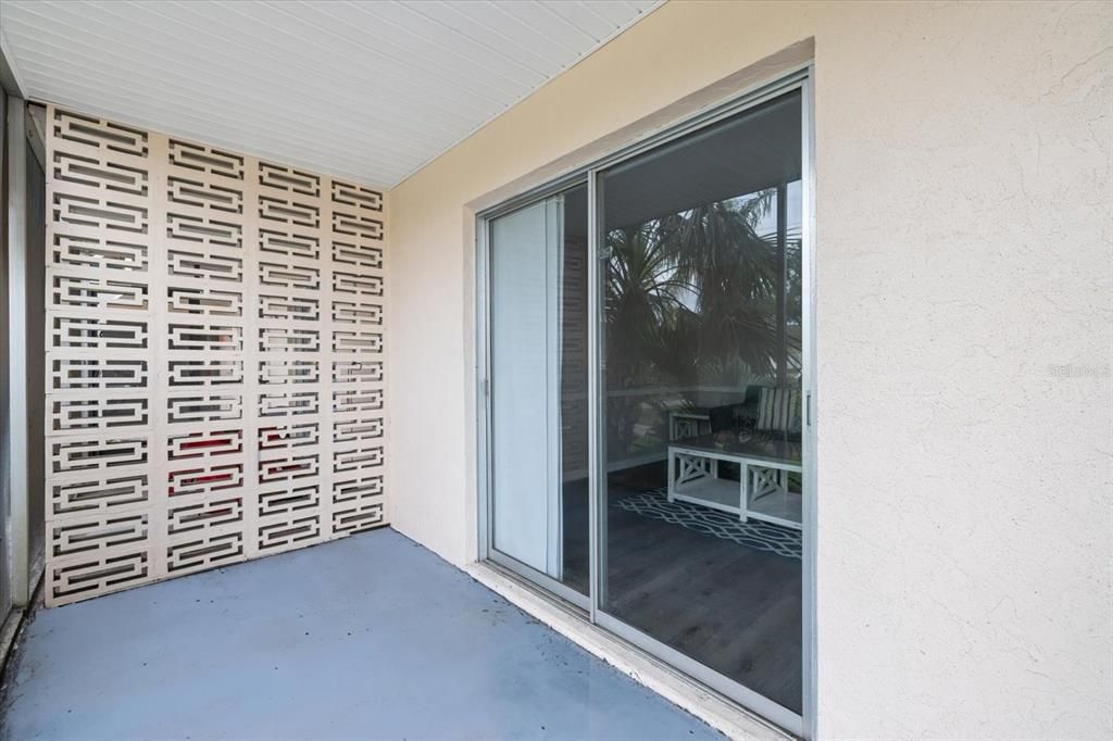 Active With Contract: $125,000 (2 beds, 2 baths, 811 Square Feet)