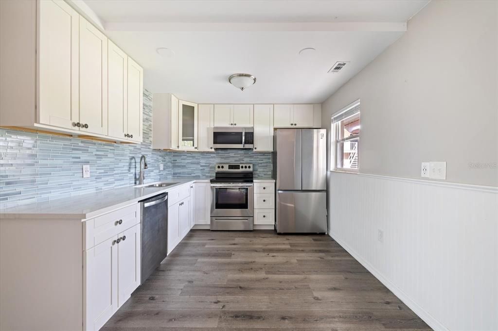 Active With Contract: $125,000 (2 beds, 2 baths, 811 Square Feet)