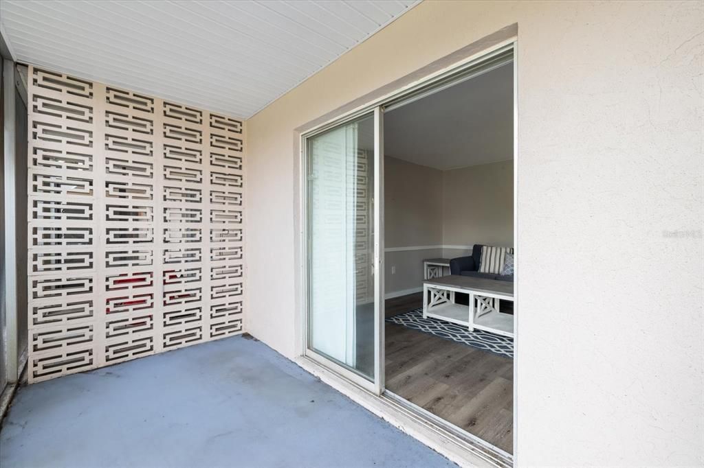Active With Contract: $125,000 (2 beds, 2 baths, 811 Square Feet)