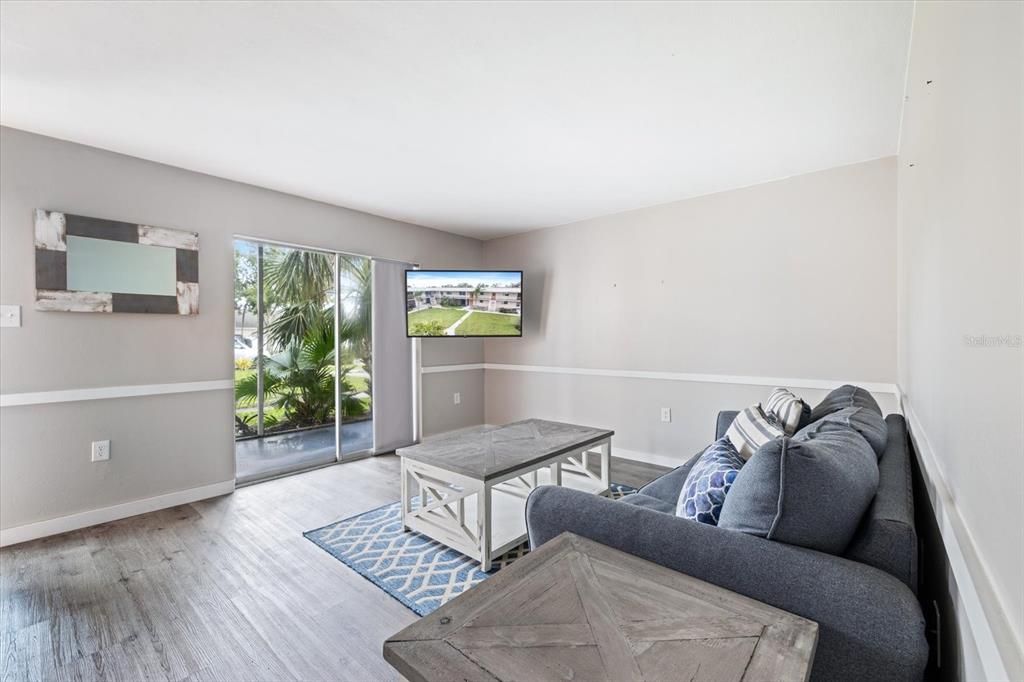 Active With Contract: $125,000 (2 beds, 2 baths, 811 Square Feet)