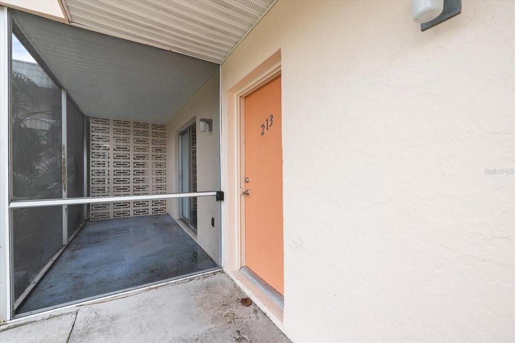 Active With Contract: $125,000 (2 beds, 2 baths, 811 Square Feet)