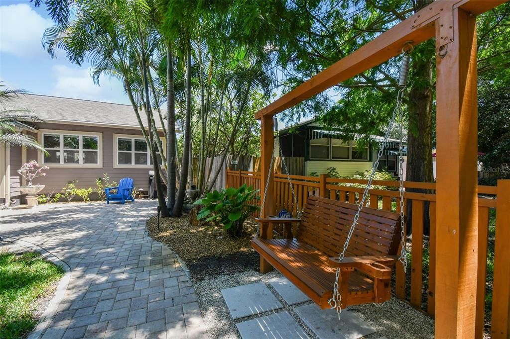 最近租的: $1,800 (1 贝兹, 1 浴室, 400 平方英尺)