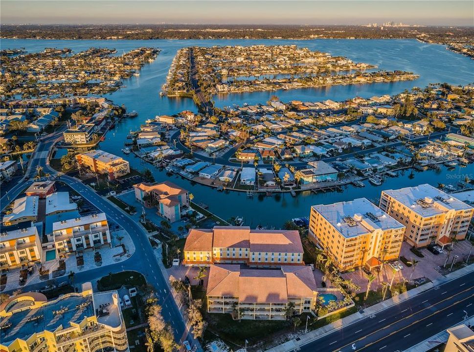 На продажу: $995,000 (3 спален, 3 ванн, 1958 Квадратных фут)