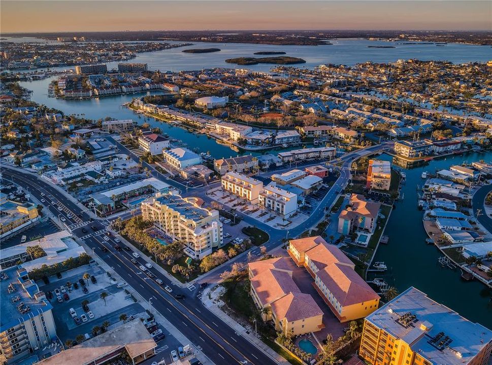 На продажу: $995,000 (3 спален, 3 ванн, 1958 Квадратных фут)