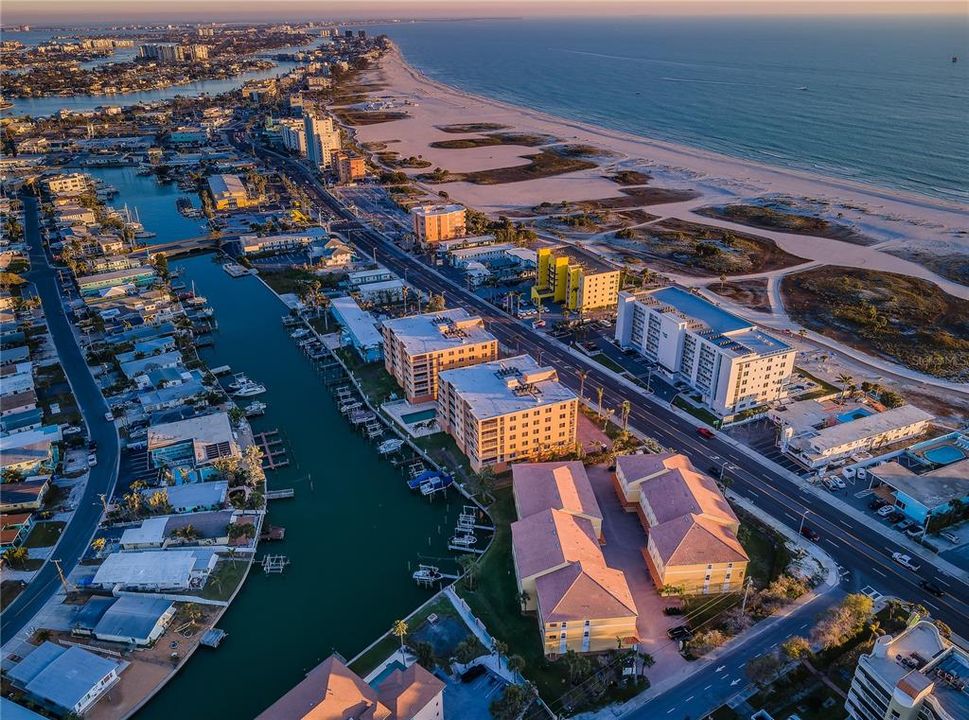 На продажу: $995,000 (3 спален, 3 ванн, 1958 Квадратных фут)