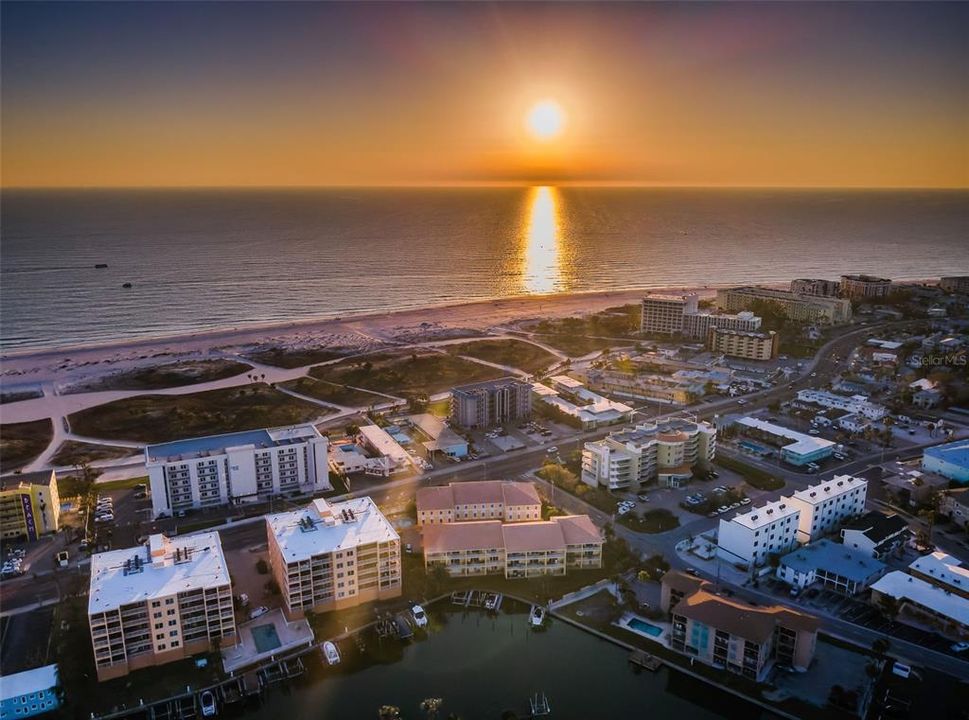 На продажу: $995,000 (3 спален, 3 ванн, 1958 Квадратных фут)