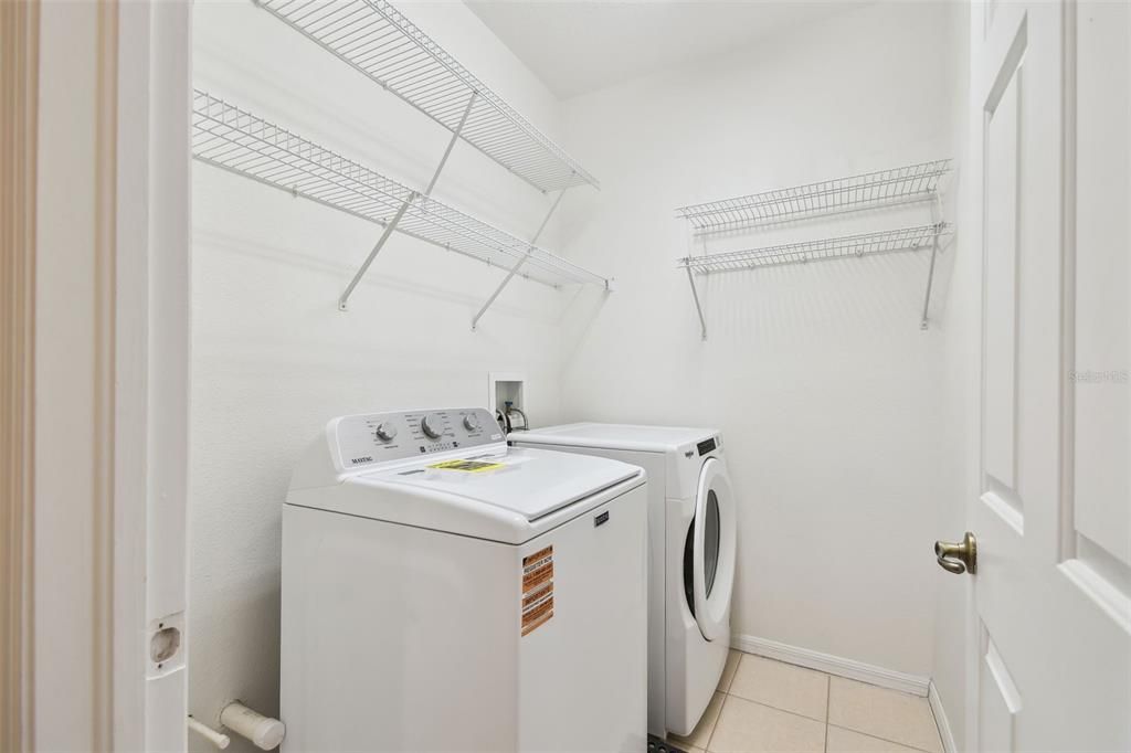 Под контрактом: $439,500 (3 спален, 2 ванн, 1792 Квадратных фут)