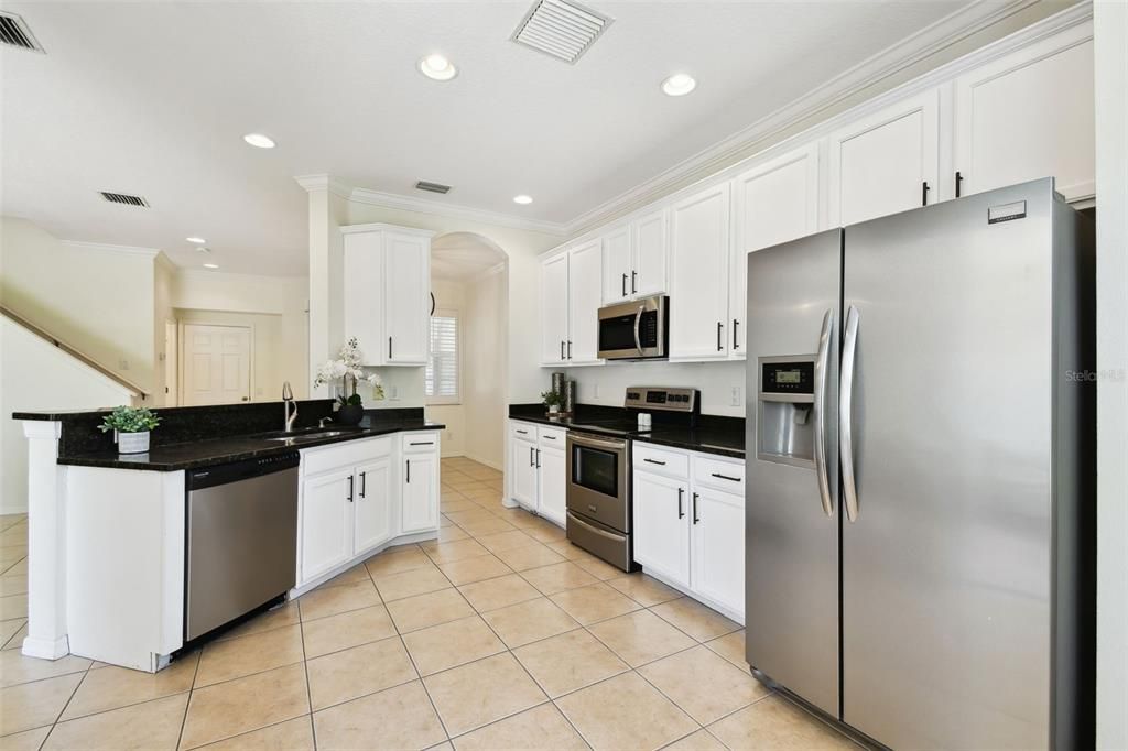 Под контрактом: $439,500 (3 спален, 2 ванн, 1792 Квадратных фут)