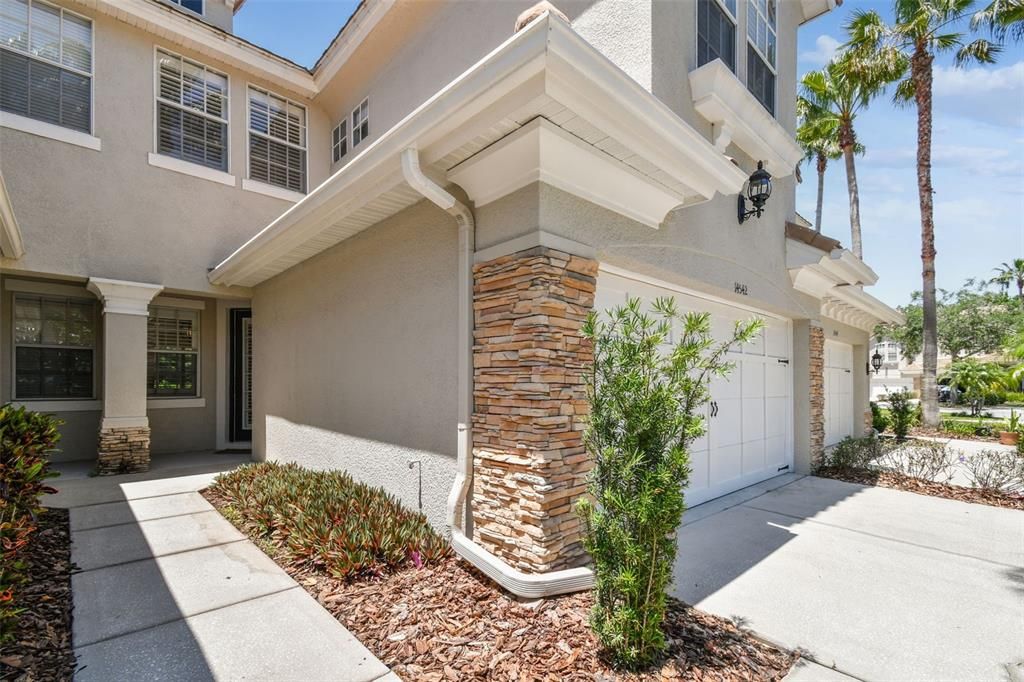 Под контрактом: $439,500 (3 спален, 2 ванн, 1792 Квадратных фут)