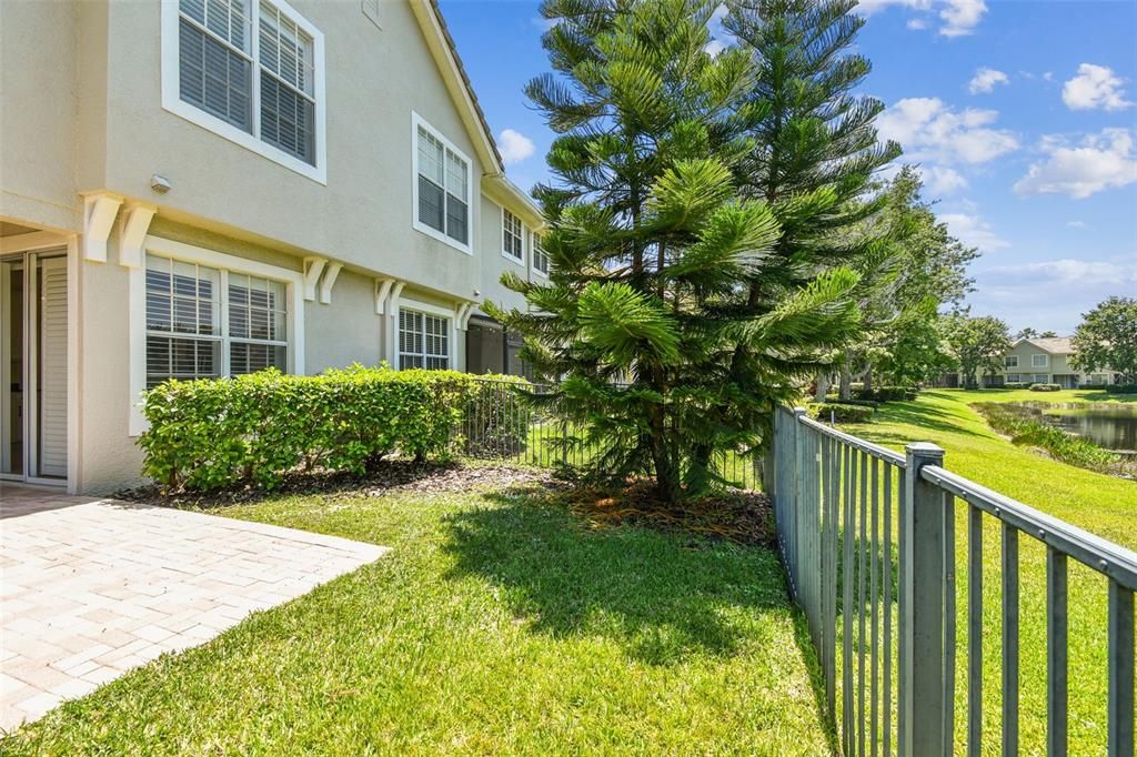 Под контрактом: $439,500 (3 спален, 2 ванн, 1792 Квадратных фут)