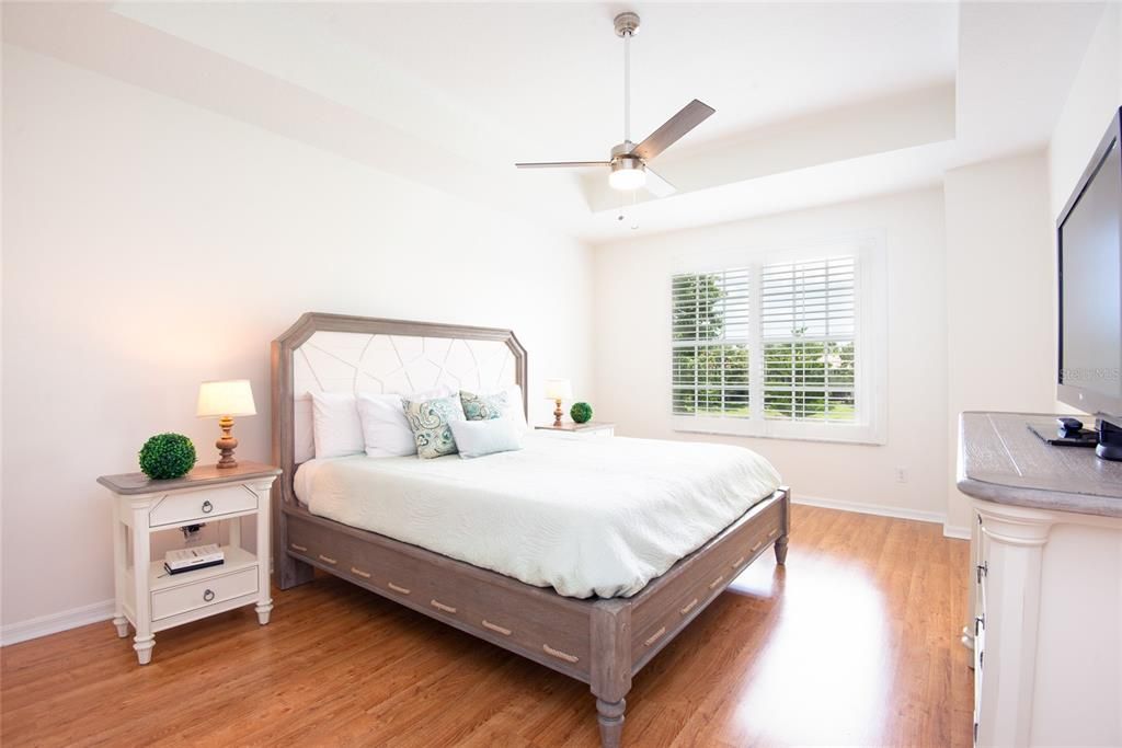 Под контрактом: $439,500 (3 спален, 2 ванн, 1792 Квадратных фут)