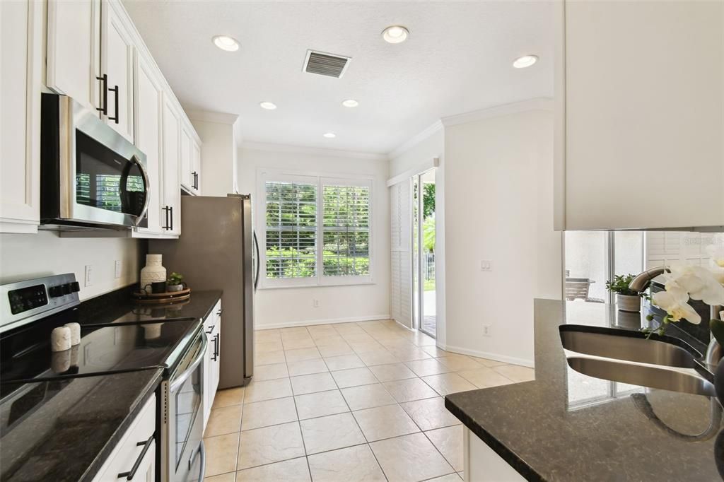 Под контрактом: $439,500 (3 спален, 2 ванн, 1792 Квадратных фут)