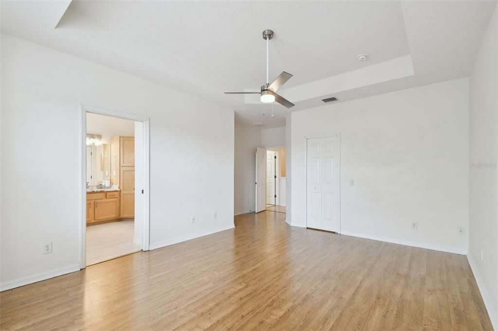 Под контрактом: $439,500 (3 спален, 2 ванн, 1792 Квадратных фут)