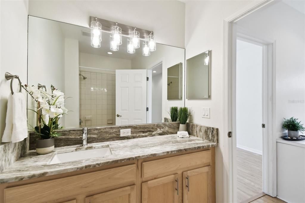 Под контрактом: $439,500 (3 спален, 2 ванн, 1792 Квадратных фут)