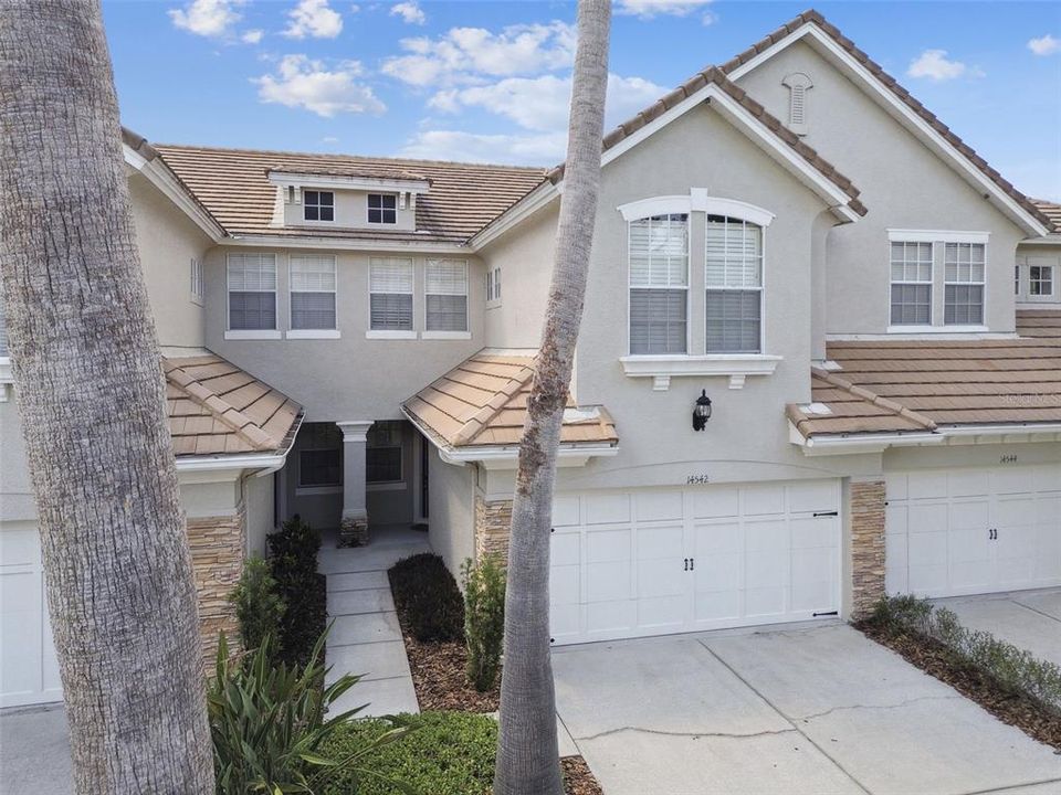 Под контрактом: $439,500 (3 спален, 2 ванн, 1792 Квадратных фут)