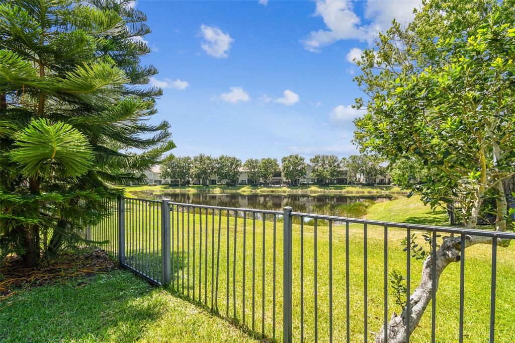 Под контрактом: $439,500 (3 спален, 2 ванн, 1792 Квадратных фут)