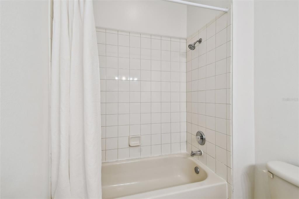 Под контрактом: $439,500 (3 спален, 2 ванн, 1792 Квадратных фут)