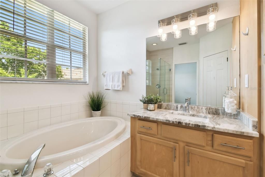 Под контрактом: $439,500 (3 спален, 2 ванн, 1792 Квадратных фут)