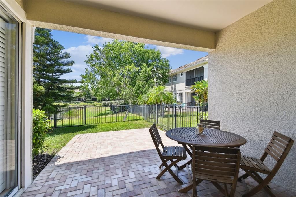 Под контрактом: $439,500 (3 спален, 2 ванн, 1792 Квадратных фут)