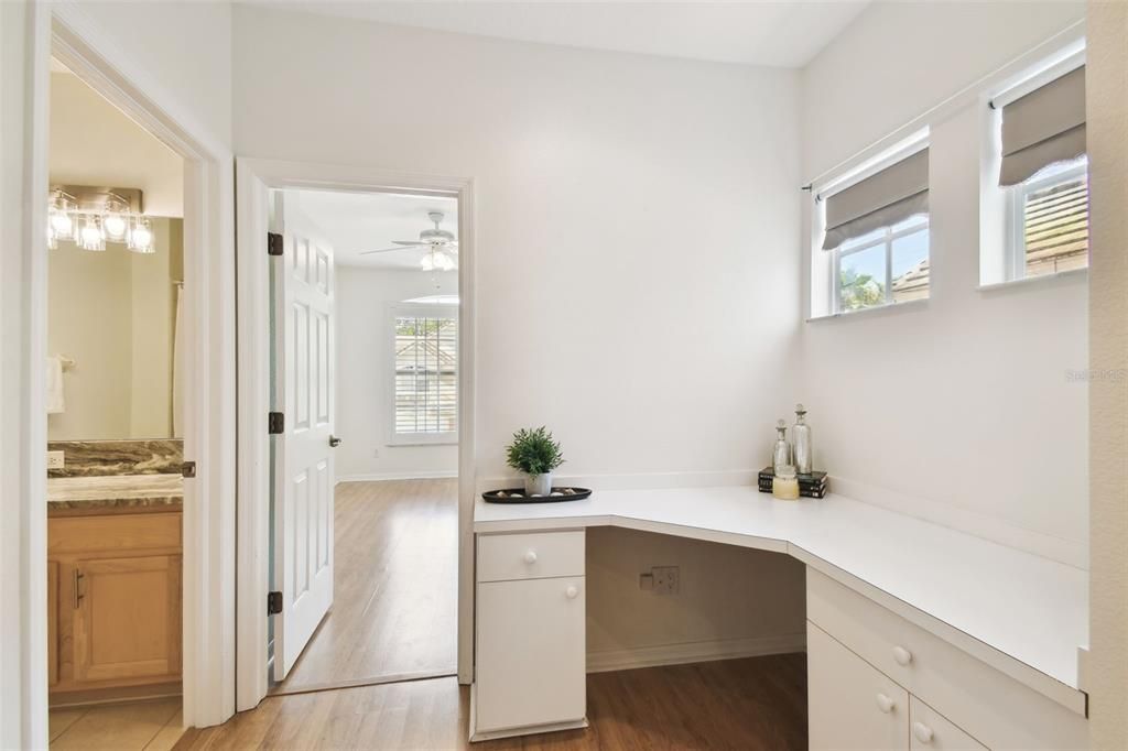 Под контрактом: $439,500 (3 спален, 2 ванн, 1792 Квадратных фут)