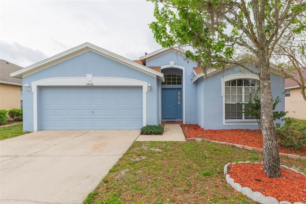 Recientemente alquilado: $2,300 (4 camas, 2 baños, 2054 Pies cuadrados)