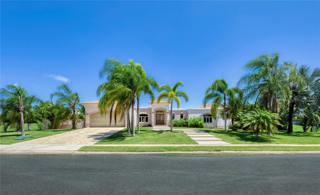 Recently Sold: $1,295,000 (4 beds, 3 baths, 3793.5 Square Feet)