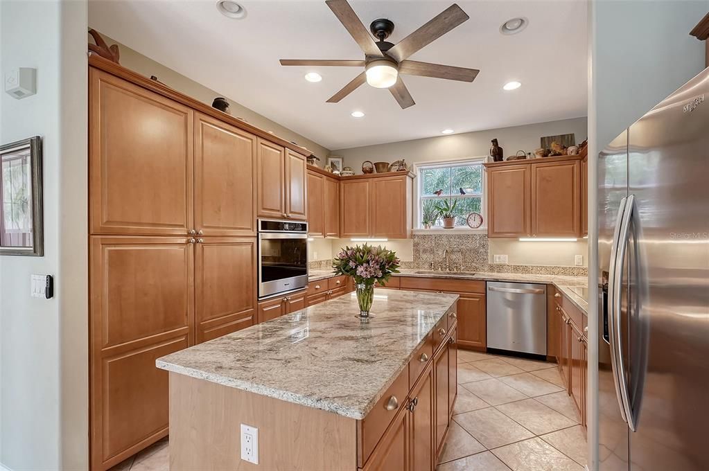 Под контрактом: $1,095,000 (4 спален, 3 ванн, 2789 Квадратных фут)