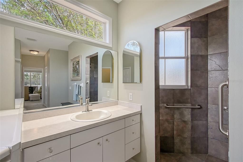 Под контрактом: $1,095,000 (4 спален, 3 ванн, 2789 Квадратных фут)