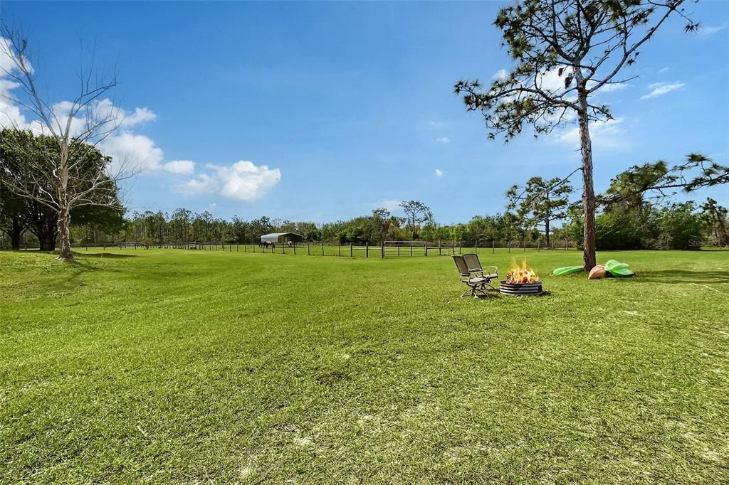 Под контрактом: $1,095,000 (4 спален, 3 ванн, 2789 Квадратных фут)