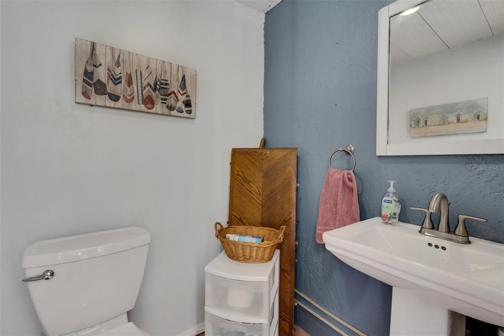 Active With Contract: $395,000 (4 beds, 2 baths, 1431 Square Feet)