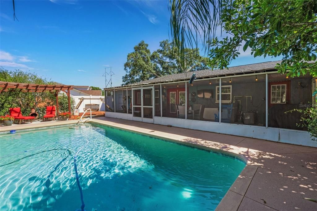 Active With Contract: $395,000 (4 beds, 2 baths, 1431 Square Feet)