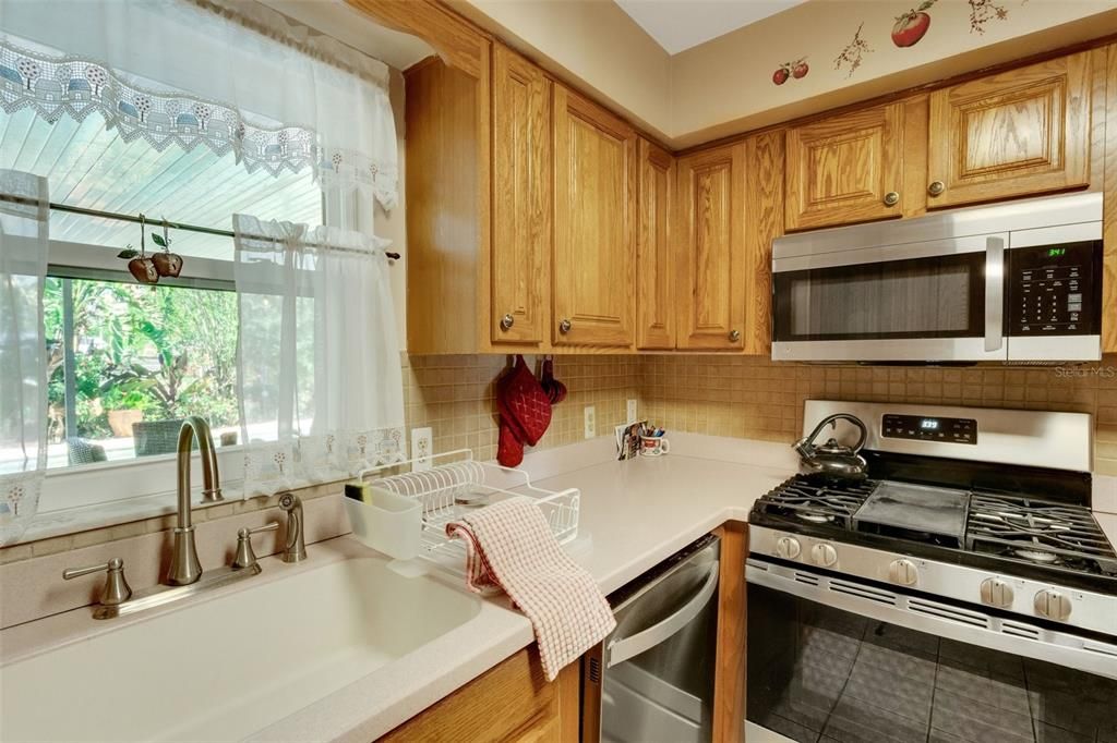 Active With Contract: $395,000 (4 beds, 2 baths, 1431 Square Feet)