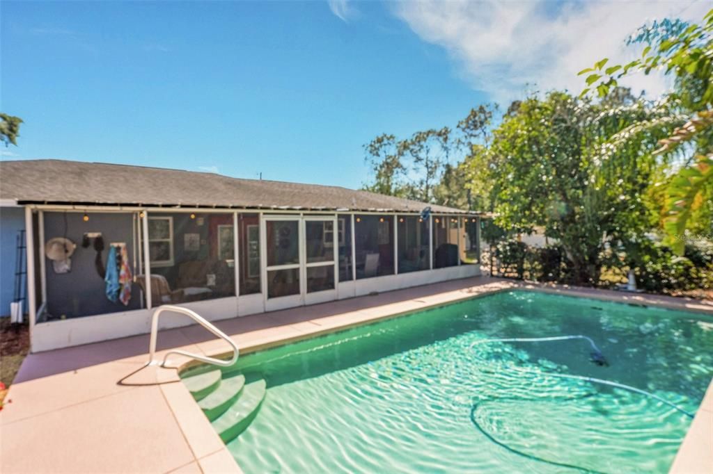 Active With Contract: $395,000 (4 beds, 2 baths, 1431 Square Feet)