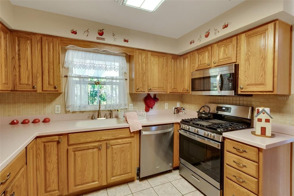 Active With Contract: $395,000 (4 beds, 2 baths, 1431 Square Feet)