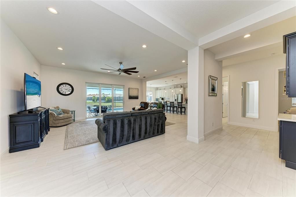 En Venta: $1,585,000 (5 camas, 4 baños, 3851 Pies cuadrados)