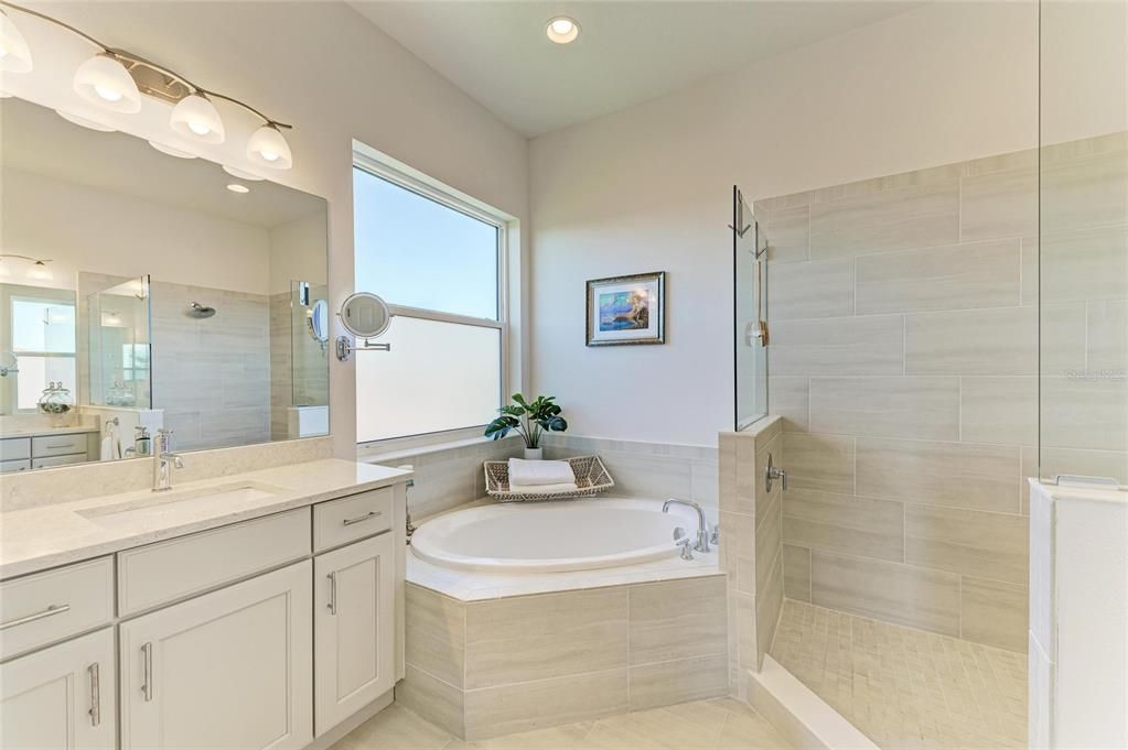 En Venta: $1,585,000 (5 camas, 4 baños, 3851 Pies cuadrados)