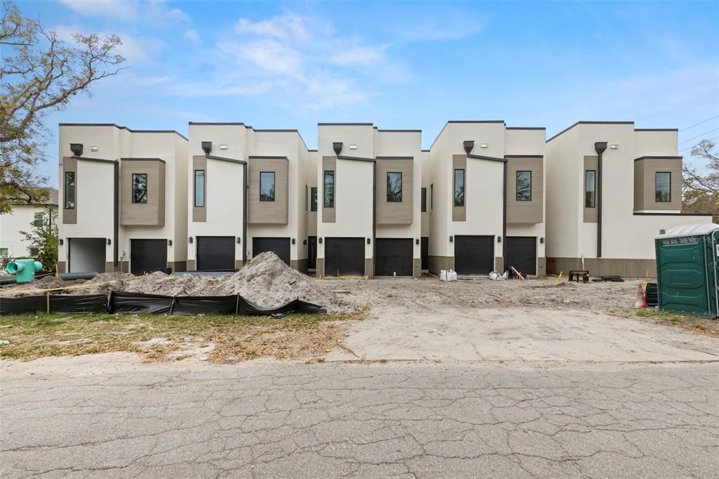 Недавно продано: $1,105,000 (4 спален, 4 ванн, 2768 Квадратных фут)