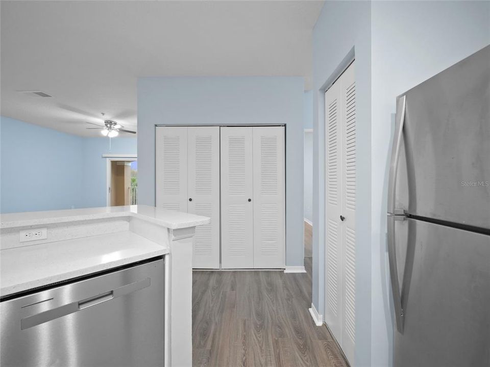 For Sale: $215,000 (2 beds, 1 baths, 1004 Square Feet)