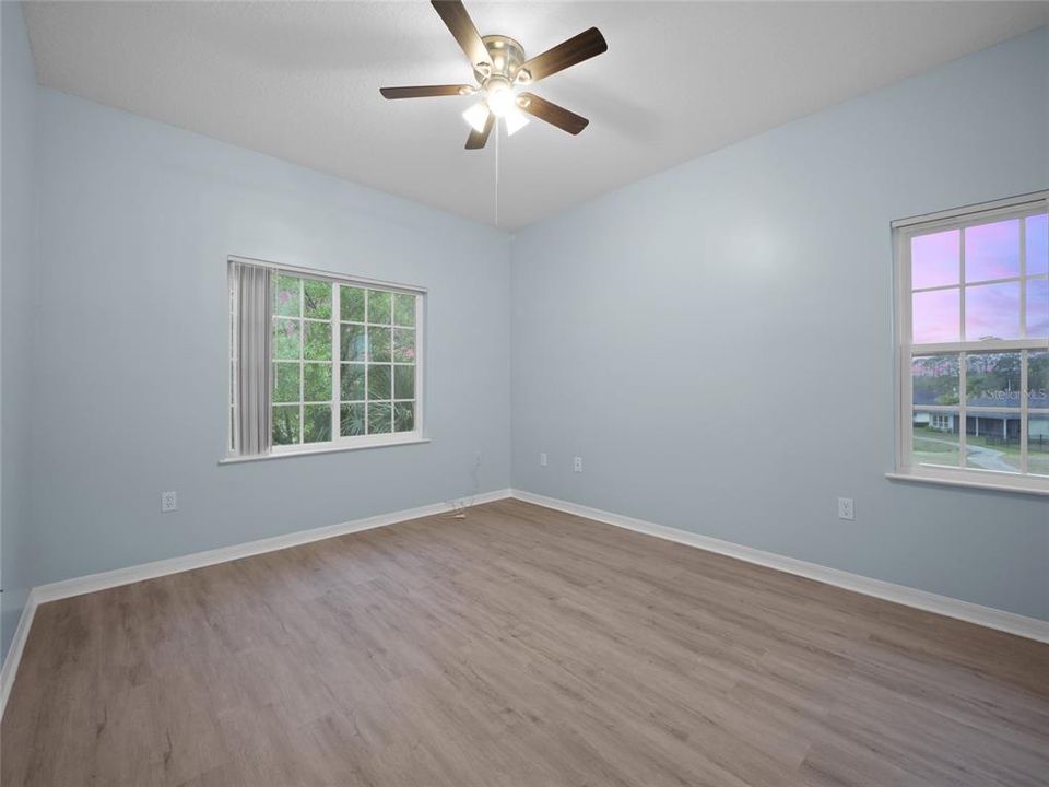 For Sale: $215,000 (2 beds, 1 baths, 1004 Square Feet)