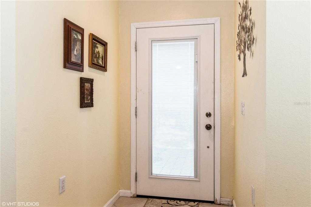 待售: $255,000 (2 贝兹, 2 浴室, 1421 平方英尺)