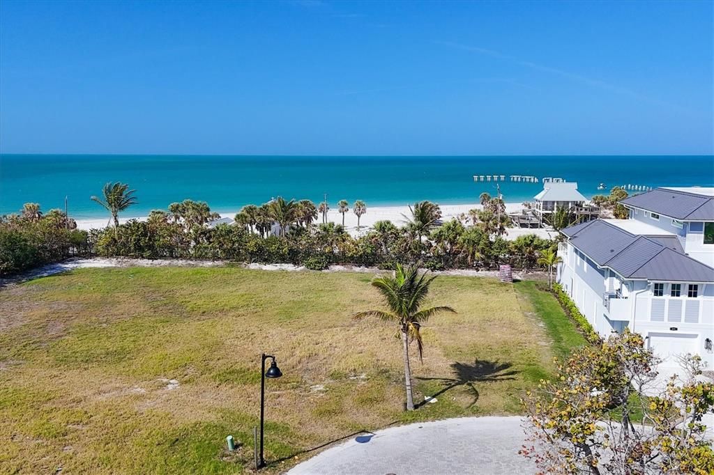 На продажу: $3,395,000 (0.27 acres)