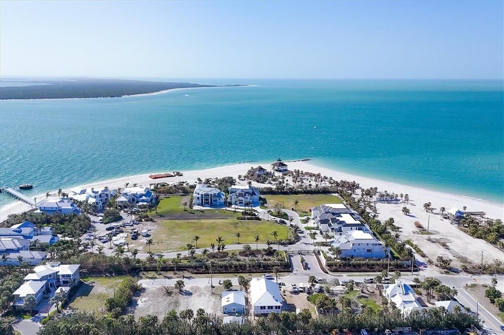 На продажу: $3,395,000 (0.27 acres)