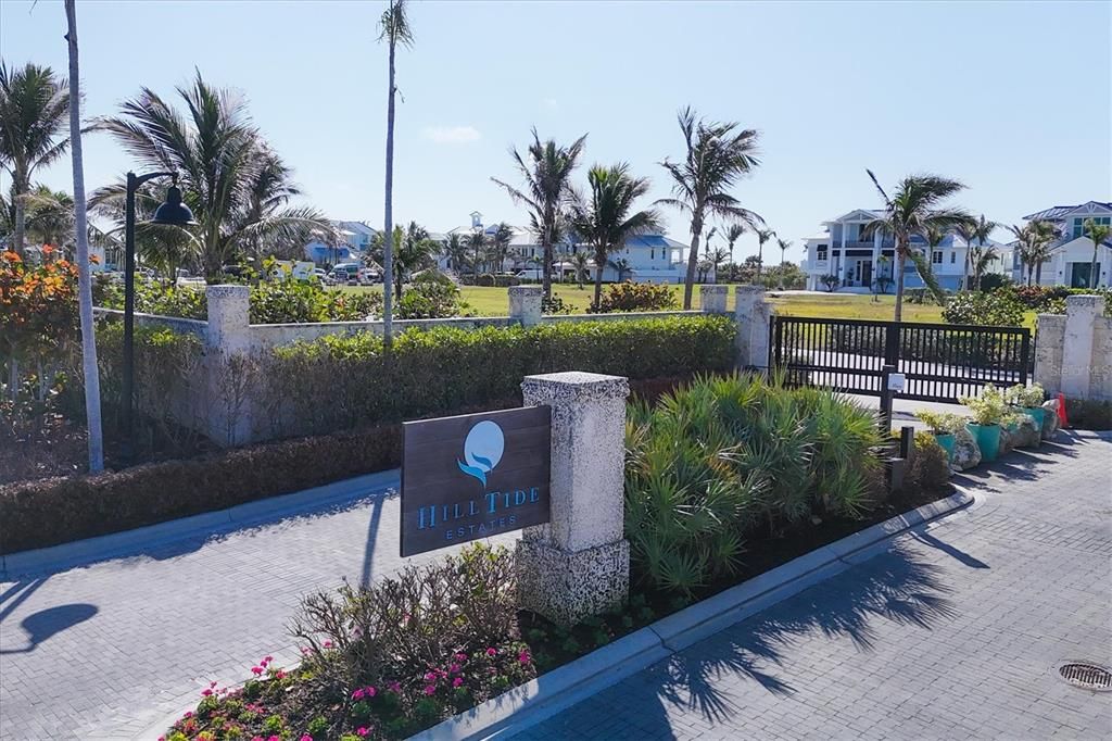 На продажу: $3,395,000 (0.27 acres)