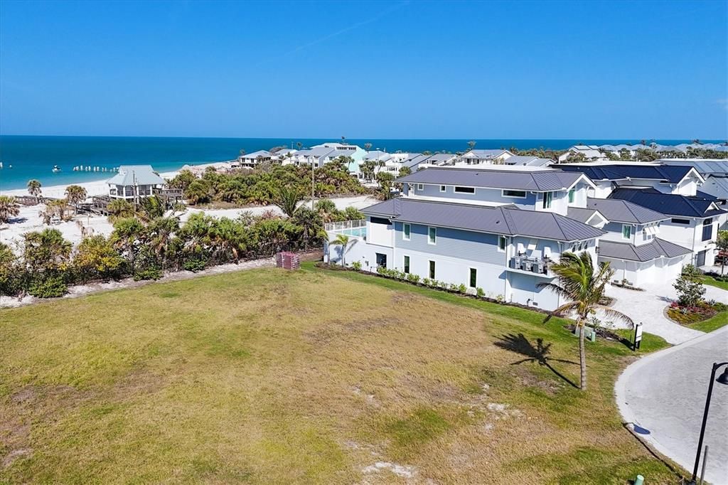 На продажу: $3,395,000 (0.27 acres)