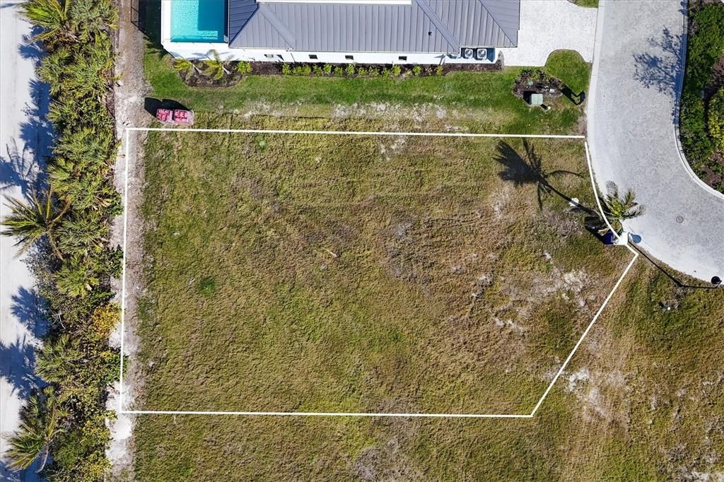 На продажу: $3,395,000 (0.27 acres)