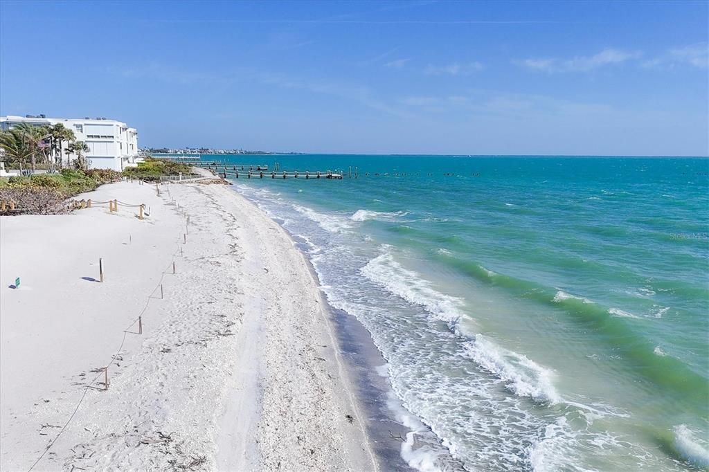 На продажу: $3,395,000 (0.27 acres)