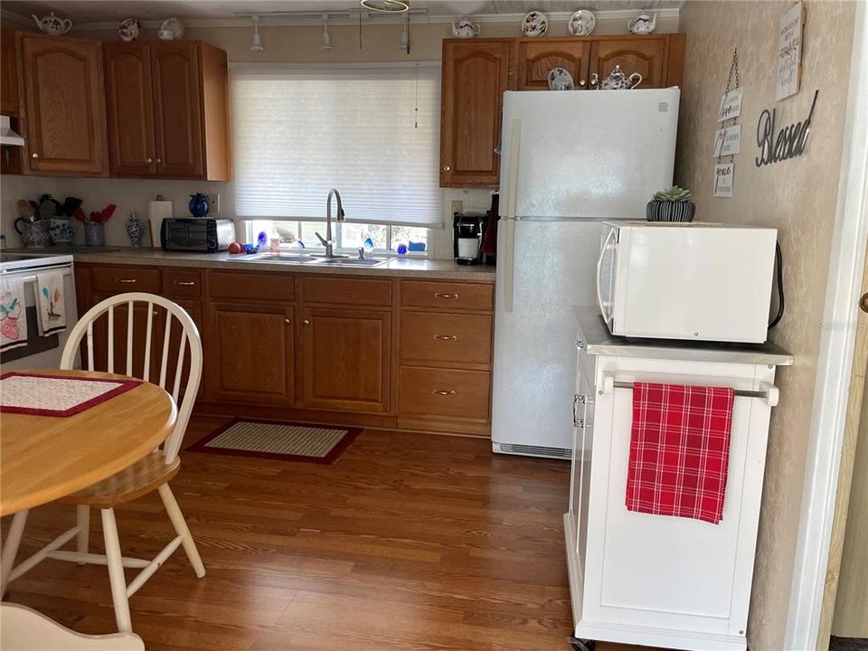 For Sale: $140,000 (2 beds, 2 baths, 840 Square Feet)