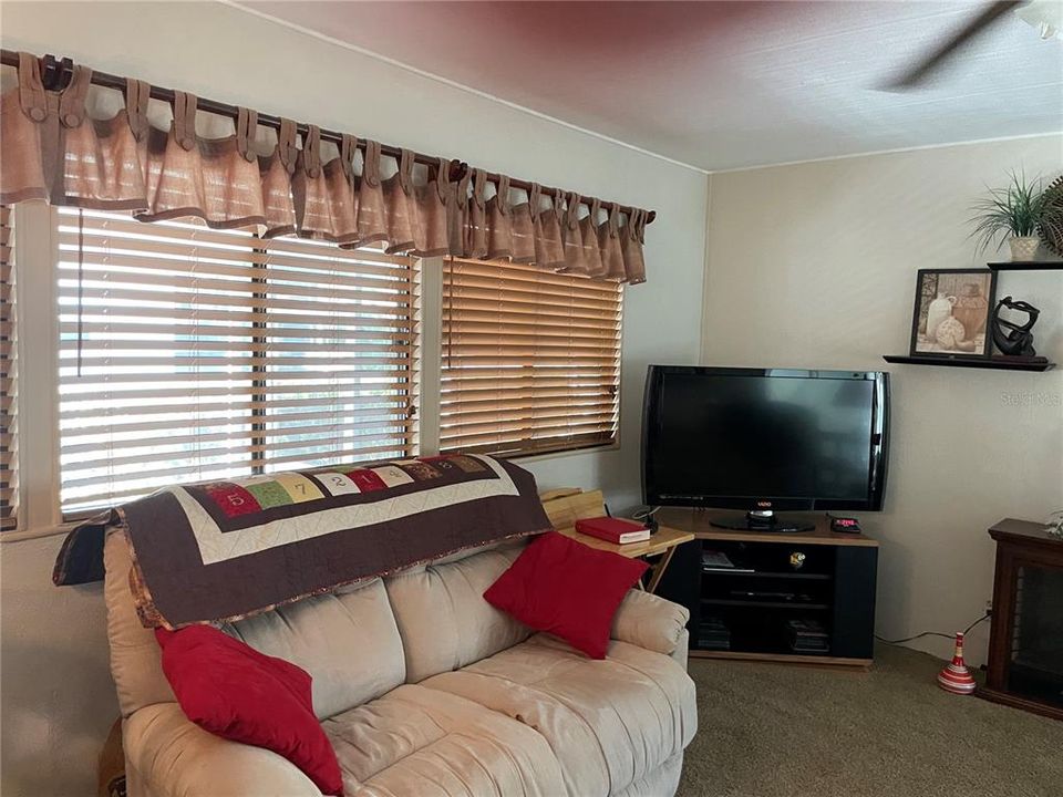 For Sale: $140,000 (2 beds, 2 baths, 840 Square Feet)