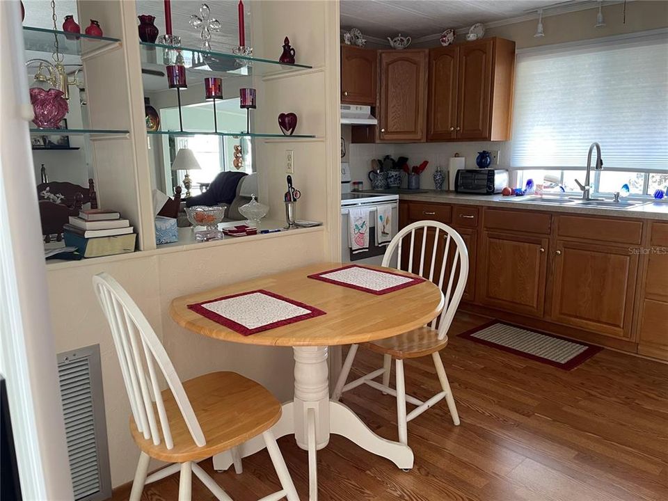 For Sale: $140,000 (2 beds, 2 baths, 840 Square Feet)